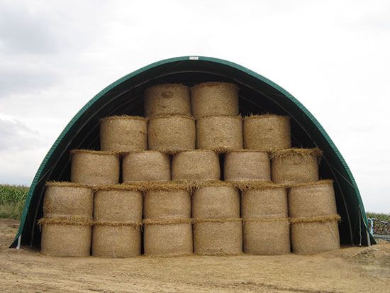 Eine Heuüberdachung, die die Arbeit des Landwirts erleichtert